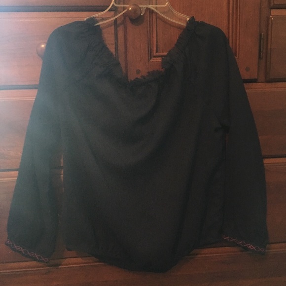 Unique patterned top - Picture 4 of 4